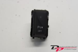 Gebruikte PDC Schakelaar Smart Forfour (453) 1.0 12V Prijs € 12,00 Margeregeling aangeboden door DP Auto-onderdelen & Demontage