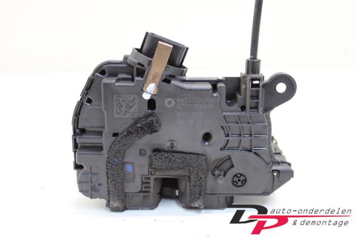Deurslot Mechaniek 4Deurs links-achter van een Smart Forfour (453) 1.0 12V 2015