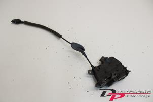 Gebruikte Slotmechaniek Portier 4Deurs links-achter Smart Forfour (453) 1.0 12V Prijs € 38,25 Margeregeling aangeboden door DP Auto-onderdelen & Demontage