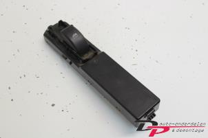 Gebruikte Ruit schakelaar elektrisch Saab 9-3 Sport Estate (YS3F) 1.8i 16V Prijs € 12,75 Margeregeling aangeboden door DP Auto-onderdelen & Demontage