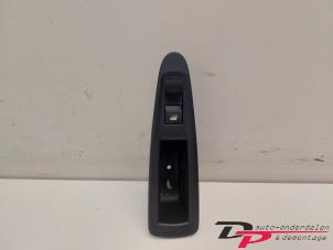 Gebruikte Schakelaar Elektrisch Raam Citroen C4 Berline (LC) 1.6 16V Prijs € 6,80 Margeregeling aangeboden door DP Auto-onderdelen & Demontage