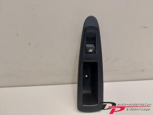 Gebruikte Schakelaar Elektrisch Raam Citroen C4 Berline (LC) 1.6 16V Prijs € 6,80 Margeregeling aangeboden door DP Auto-onderdelen & Demontage