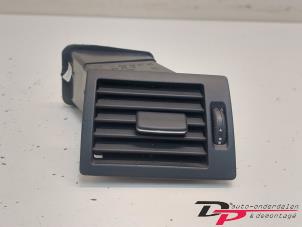 Gebruikte Luchtrooster Dashboard Mercedes A (W169) 1.5 A-150 5-Drs. Prijs € 7,65 Margeregeling aangeboden door DP Auto-onderdelen & Demontage