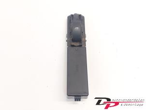 Gebruikte Raam schakelaar elektrisch Saab 9-3 II Sport Sedan (YS3F) 2.0t 16V Prijs € 8,50 Margeregeling aangeboden door DP Auto-onderdelen & Demontage