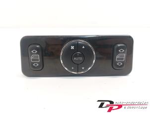 Gebruikte Ruit schakelaar elektrisch Mercedes ML I (163) 270 2.7 CDI 20V Prijs € 15,00 Margeregeling aangeboden door DP Auto-onderdelen & Demontage