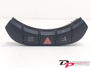 Gebruikte Alarmlicht Schakelaar Audi TT Roadster (8J9) 2.0 TFSI 16V Prijs € 15,00 Margeregeling aangeboden door DP Auto-onderdelen & Demontage