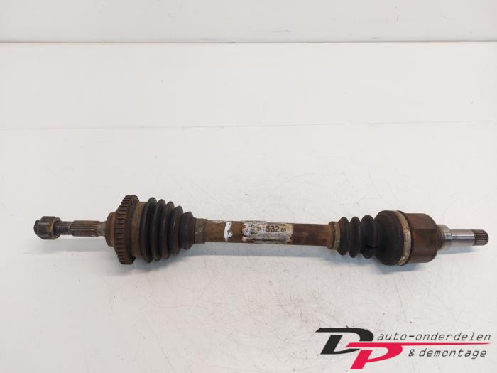 Gebruikte Steekas links-voor Peugeot 206 SW (2E/K) 1.4 Prijs € 15,00 Margeregeling aangeboden door DP Auto-onderdelen & Demontage