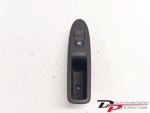 Gebruikte Schakelaar Elektrisch Raam Citroen C4 Berline (NC) 1.4 16V VTi Prijs € 7,00 Margeregeling aangeboden door DP Auto-onderdelen & Demontage