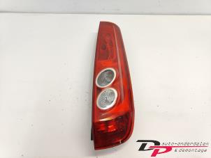Gebruikte Achterlicht rechts Ford Fiesta 5 (JD/JH) 1.3 Prijs € 14,00 Margeregeling aangeboden door DP Auto-onderdelen & Demontage