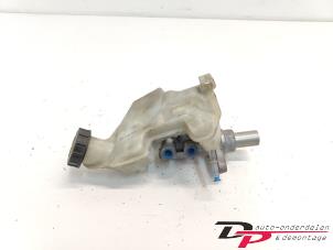 Gebruikte Hoofdremcilinder Ford Fiesta 5 (JD/JH) 1.3 Prijs € 13,00 Margeregeling aangeboden door DP Auto-onderdelen & Demontage