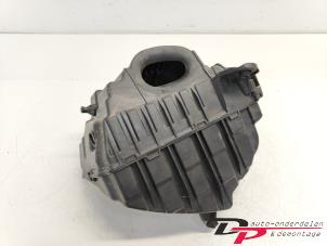Gebruikte Luchtfilterhuis Renault Megane III Coupe (DZ) 1.4 16V TCe 130 Prijs € 10,00 Margeregeling aangeboden door DP Auto-onderdelen & Demontage
