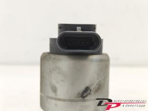 EGR Klep van een Peugeot 307 SW (3H) 2.0 16V 2004