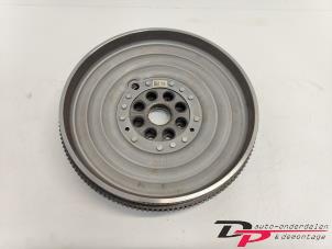 Gebruikte Vliegwiel Mercedes A (W176) 1.6 A-180 16V Prijs € 90,00 Margeregeling aangeboden door DP Auto-onderdelen & Demontage