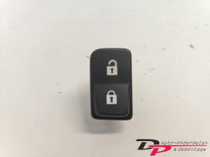 Gebruikte Schakelaar Centr. Deurvergrendeling Volvo C30 (EK/MK) 2.0 D 16V Prijs € 5,00 Margeregeling aangeboden door DP Auto-onderdelen & Demontage