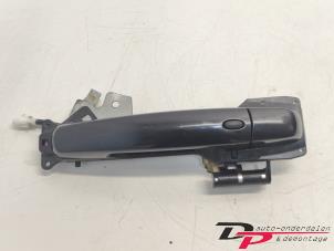 Gebruikte Portiergreep 4Deurs rechts-voor Suzuki Swift (ZA/ZC/ZD1/2/3/9) 1.5 VVT 16V Prijs € 10,00 Margeregeling aangeboden door DP Auto-onderdelen & Demontage