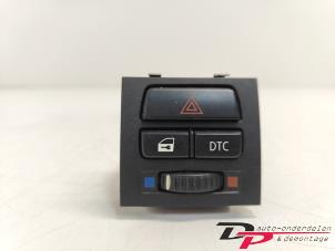 Gebruikte Alarmlicht Schakelaar BMW 3 serie (E92) 320i 16V Prijs € 15,00 Margeregeling aangeboden door DP Auto-onderdelen & Demontage