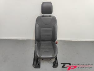 Gebruikte Voorstoel rechts Ford Kuga II (DM2) 1.6 EcoBoost 16V Prijs € 150,00 Margeregeling aangeboden door DP Auto-onderdelen & Demontage