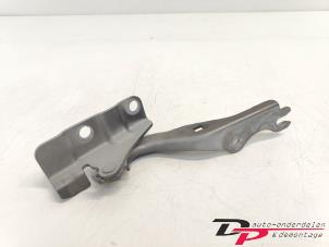 Gebruikte Motorkap Scharnier Mazda CX-5 I (KE,GH) 2.2 Skyactiv D 175 16V 4WD Prijs € 15,00 Margeregeling aangeboden door DP Auto-onderdelen & Demontage