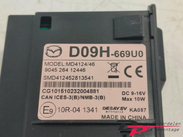 AUX/USB aansluiting van een Mazda CX-5 (KE,GH) 2.2 Skyactiv D 175 16V 4WD 2015