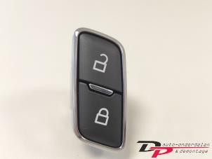 Gebruikte Centrale deurvergrendeling Schakelaar Ford Kuga II (DM2) 1.6 EcoBoost 16V Prijs € 9,00 Margeregeling aangeboden door DP Auto-onderdelen & Demontage