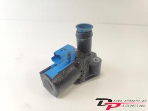 Gebruikte Kachelkraan Elektrisch Ford Kuga II (DM2) 1.6 EcoBoost 16V Prijs € 25,00 Margeregeling aangeboden door DP Auto-onderdelen & Demontage