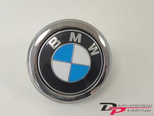 Gebruikte Handgreep Achterklep BMW 1 serie (F20) 114i 1.6 16V Prijs € 12,00 Margeregeling aangeboden door DP Auto-onderdelen & Demontage