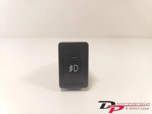 Gebruikte Mistlamp Schakelaar Suzuki Swift (ZA/ZC/ZD1/2/3/9) 1.3 VVT 16V Prijs € 5,00 Margeregeling aangeboden door DP Auto-onderdelen & Demontage