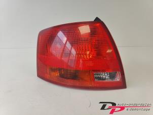 Gebruikte Achterlicht links Audi A4 Avant (B7) 1.8 T 20V Prijs € 29,00 Margeregeling aangeboden door DP Auto-onderdelen & Demontage