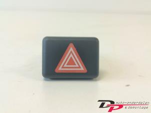 Gebruikte Alarmlicht Schakelaar Audi A4 Avant (B7) 1.8 T 20V Prijs € 7,00 Margeregeling aangeboden door DP Auto-onderdelen & Demontage