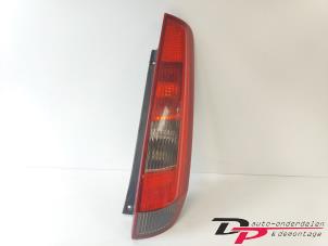 Gebruikte Achterlicht rechts Ford Fiesta 5 (JD/JH) 1.3 Prijs € 13,00 Margeregeling aangeboden door DP Auto-onderdelen & Demontage