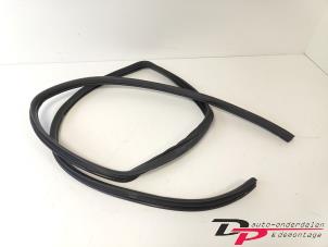 Gebruikte Portierrubber 4Deurs rechts-achter Toyota Avensis Wagon (T25/B1E) 1.8 16V VVT-i Prijs € 10,00 Margeregeling aangeboden door DP Auto-onderdelen & Demontage