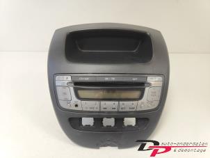 Gebruikte Radio CD Speler Peugeot 107 1.0 12V Prijs € 25,00 Margeregeling aangeboden door DP Auto-onderdelen & Demontage