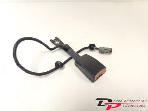 Gebruikte Veiligheidsgordel Insteek links-voor Hyundai i10 (F5) 1.1i 12V Prijs € 10,00 Margeregeling aangeboden door DP Auto-onderdelen & Demontage