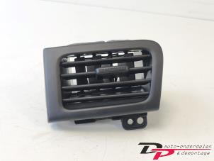 Gebruikte Luchtrooster Dashboard Kia Picanto (TA) 1.0 12V Prijs € 9,00 Margeregeling aangeboden door DP Auto-onderdelen & Demontage