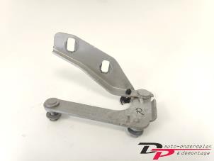 Gebruikte Motorkap Scharnier Ford C-Max (DM2) 1.8 16V Prijs € 10,00 Margeregeling aangeboden door DP Auto-onderdelen & Demontage