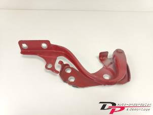 Gebruikte Motorkap Scharnier Fiat 500 (312) 1.2 Prijs € 10,00 Margeregeling aangeboden door DP Auto-onderdelen & Demontage