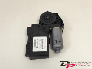 Gebruikte Motor electrisch raam Volkswagen Phaeton (3D) 3.2 V6 30V Prijs € 25,00 Margeregeling aangeboden door DP Auto-onderdelen & Demontage
