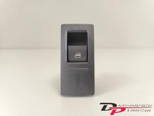 Gebruikte Elektrisch Raam Schakelaar Volkswagen Phaeton (3D) 3.2 V6 30V Prijs € 8,00 Margeregeling aangeboden door DP Auto-onderdelen & Demontage