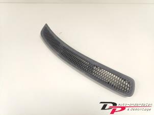 Gebruikte Grille Mazda RX-8 (SE17) 1.3 Renesis Prijs € 10,00 Margeregeling aangeboden door DP Auto-onderdelen & Demontage