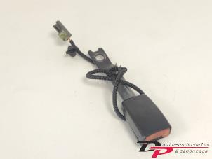 Gebruikte Veiligheidsgordel Insteek links-voor Hyundai i10 (F5) 1.2i 16V Prijs € 10,00 Margeregeling aangeboden door DP Auto-onderdelen & Demontage