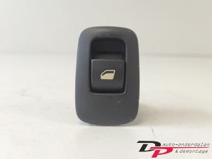 Gebruikte Elektrisch Raam Schakelaar Citroen C4 Picasso (UD/UE/UF) 2.0 16V Autom. Prijs € 5,00 Margeregeling aangeboden door DP Auto-onderdelen & Demontage
