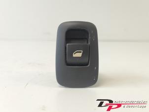 Gebruikte Elektrisch Raam Schakelaar Citroen C4 Picasso (UD/UE/UF) 2.0 16V Autom. Prijs € 5,00 Margeregeling aangeboden door DP Auto-onderdelen & Demontage