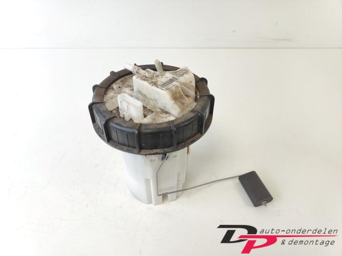 Gebruikte Tank element Pomp Ford Fiesta 6 (JA8) 1.0 EcoBoost 12V 100 Prijs € 32,00 Margeregeling aangeboden door DP Auto-onderdelen & Demontage