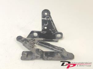 Gebruikte Motorkap Scharnier Seat Altea XL (5P5) 2.0 FSI 16V Prijs € 8,00 Margeregeling aangeboden door DP Auto-onderdelen & Demontage