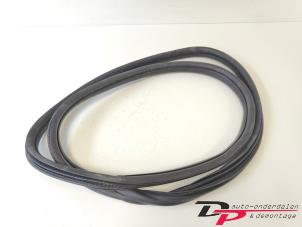 Gebruikte Deurrubber 4Deurs links-achter Peugeot 208 I (CA/CC/CK/CL) 1.2 Vti 12V PureTech 82 Prijs € 12,00 Margeregeling aangeboden door DP Auto-onderdelen & Demontage