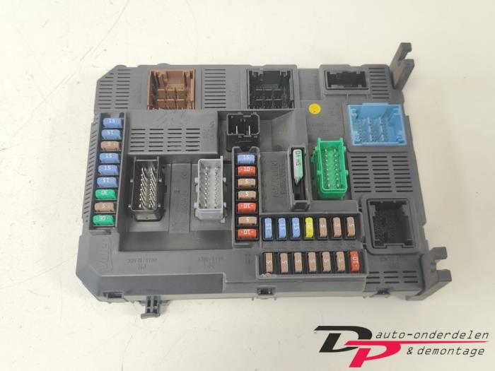 Kontaktslot + computer van een Peugeot 208 I (CA/CC/CK/CL) 1.2 Vti 12V PureTech 82 2012