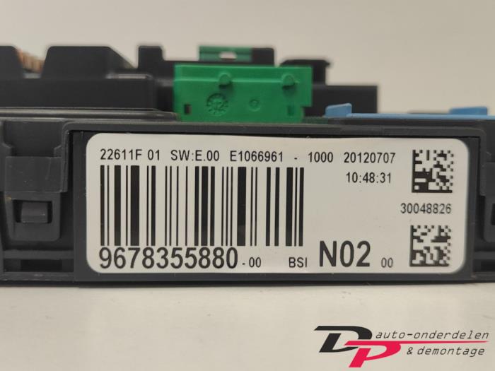 Kontaktslot + computer van een Peugeot 208 I (CA/CC/CK/CL) 1.2 Vti 12V PureTech 82 2012