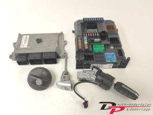 Gebruikte Contactslot + computer Peugeot 208 I (CA/CC/CK/CL) 1.2 Vti 12V PureTech 82 Prijs € 90,00 Margeregeling aangeboden door DP Auto-onderdelen & Demontage