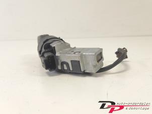 Kontaktslot + computer van een Peugeot 208 I (CA/CC/CK/CL) 1.2 Vti 12V PureTech 82 2012