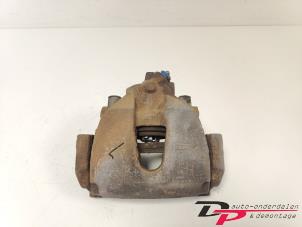 Gebruikte Remklauw (Tang) links-voor Volvo C30 (EK/MK) 1.6 D 16V Prijs € 17,50 Margeregeling aangeboden door DP Auto-onderdelen & Demontage